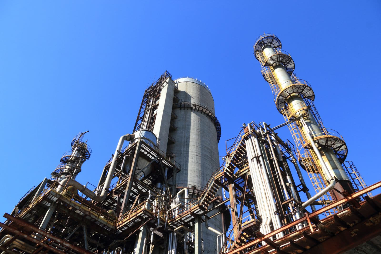 Industrial process structures suited to plant upgrades